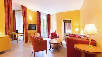 Svit - 2 sovrum | Allergitestade sängkläder, värdeförvaringsskåp på rummet och skrivbord