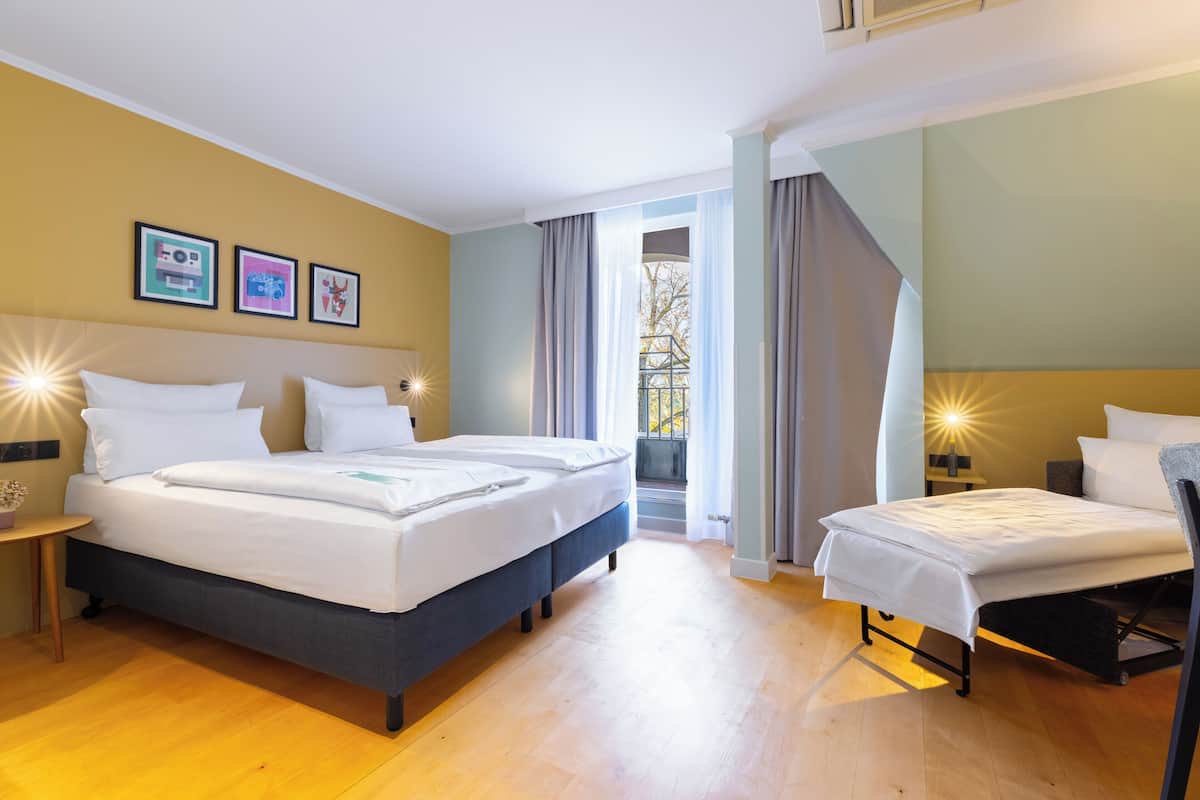 Habitación Confort (Triple Use) | Ropa de cama hipoalergénica y caja de seguridad en la habitación