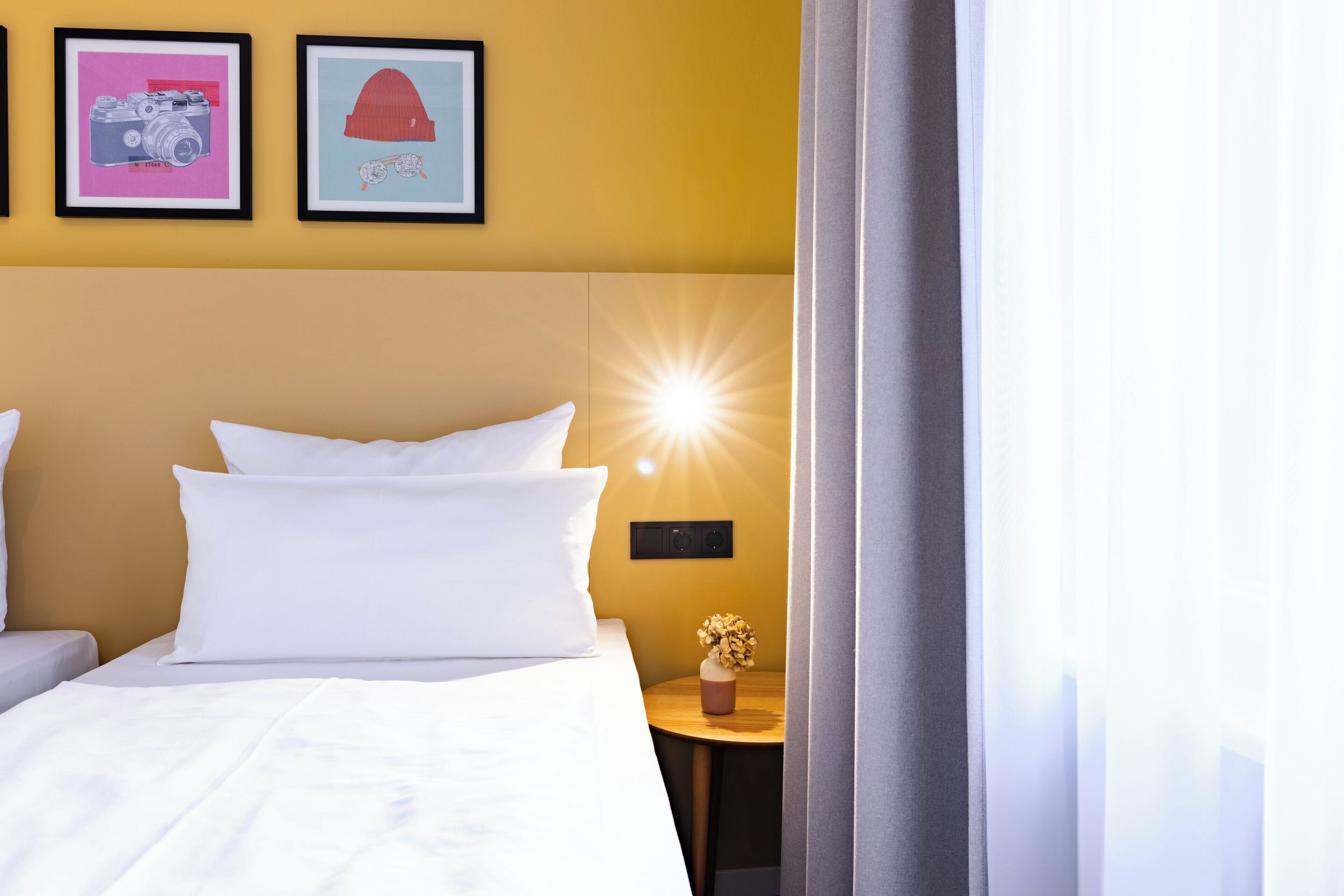 Hypo-allergenic bedding, in-room safe, desk, blackout drapes