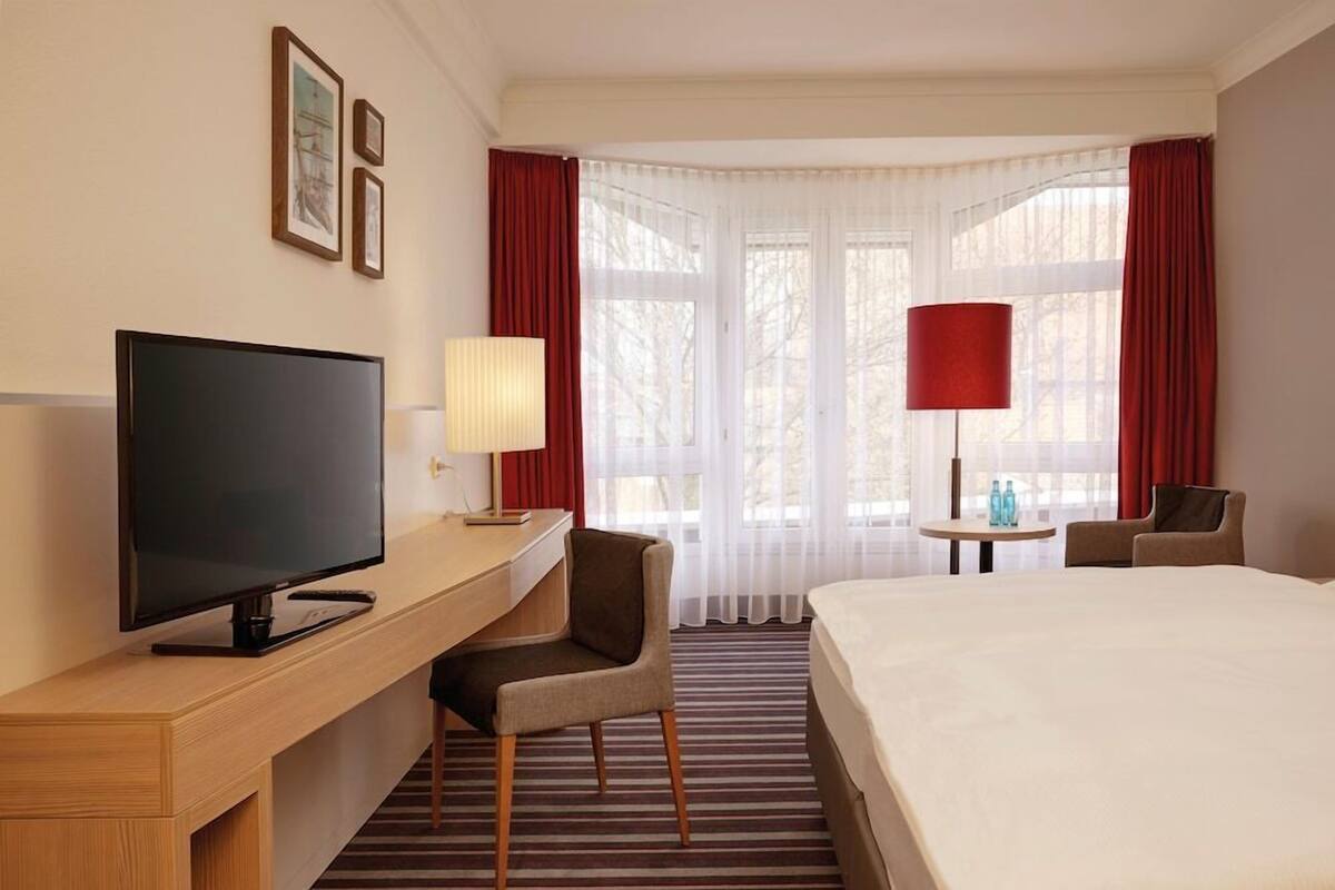 In-room safe, desk, soundproofing, free WiFi