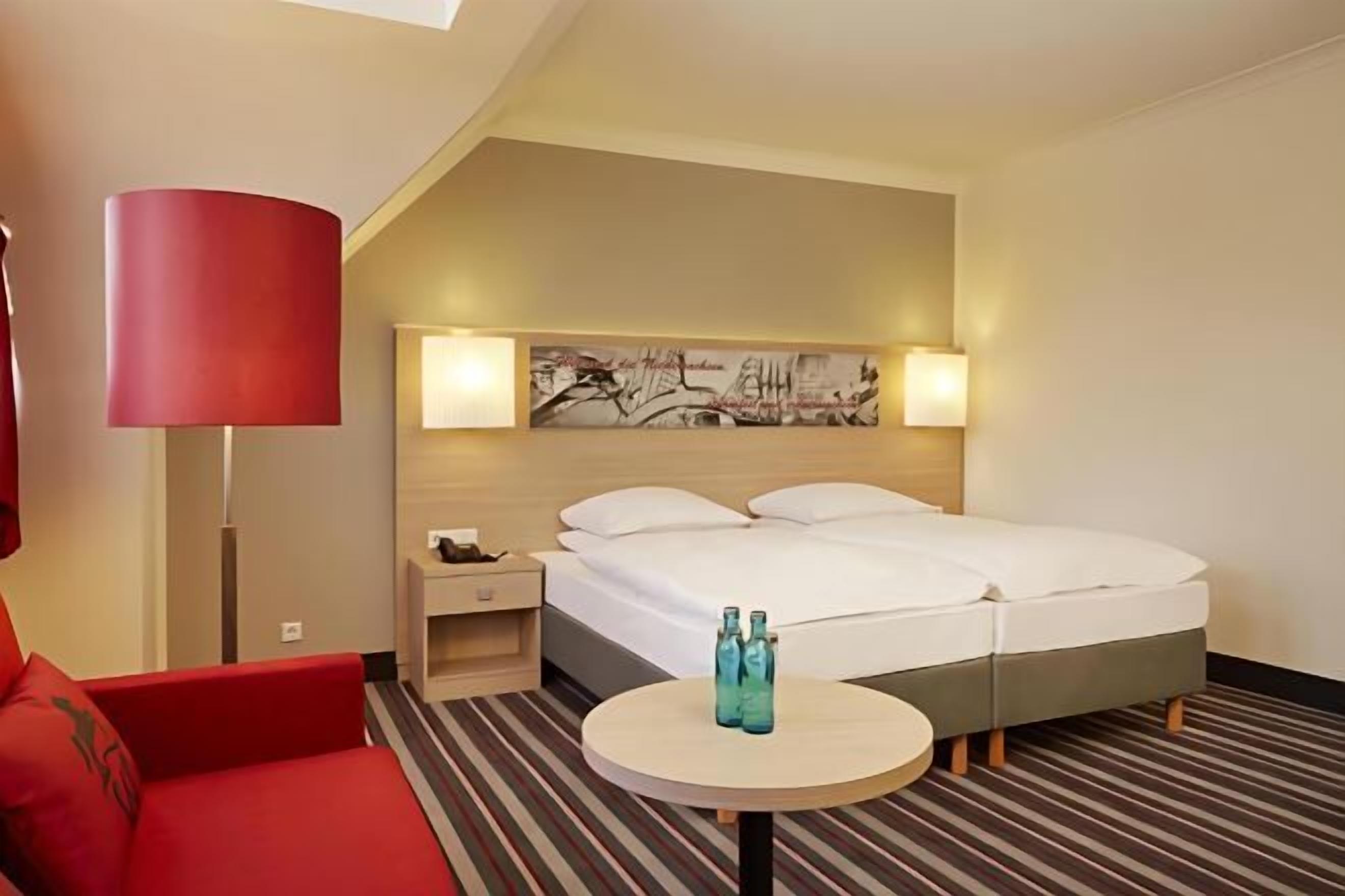 Värdeförvaringsskåp på rummet, skrivbord, ljudisolering och gratis wi-fi