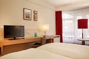 Zimmersafe, Schreibtisch, schallisolierte Zimmer, kostenloses WLAN