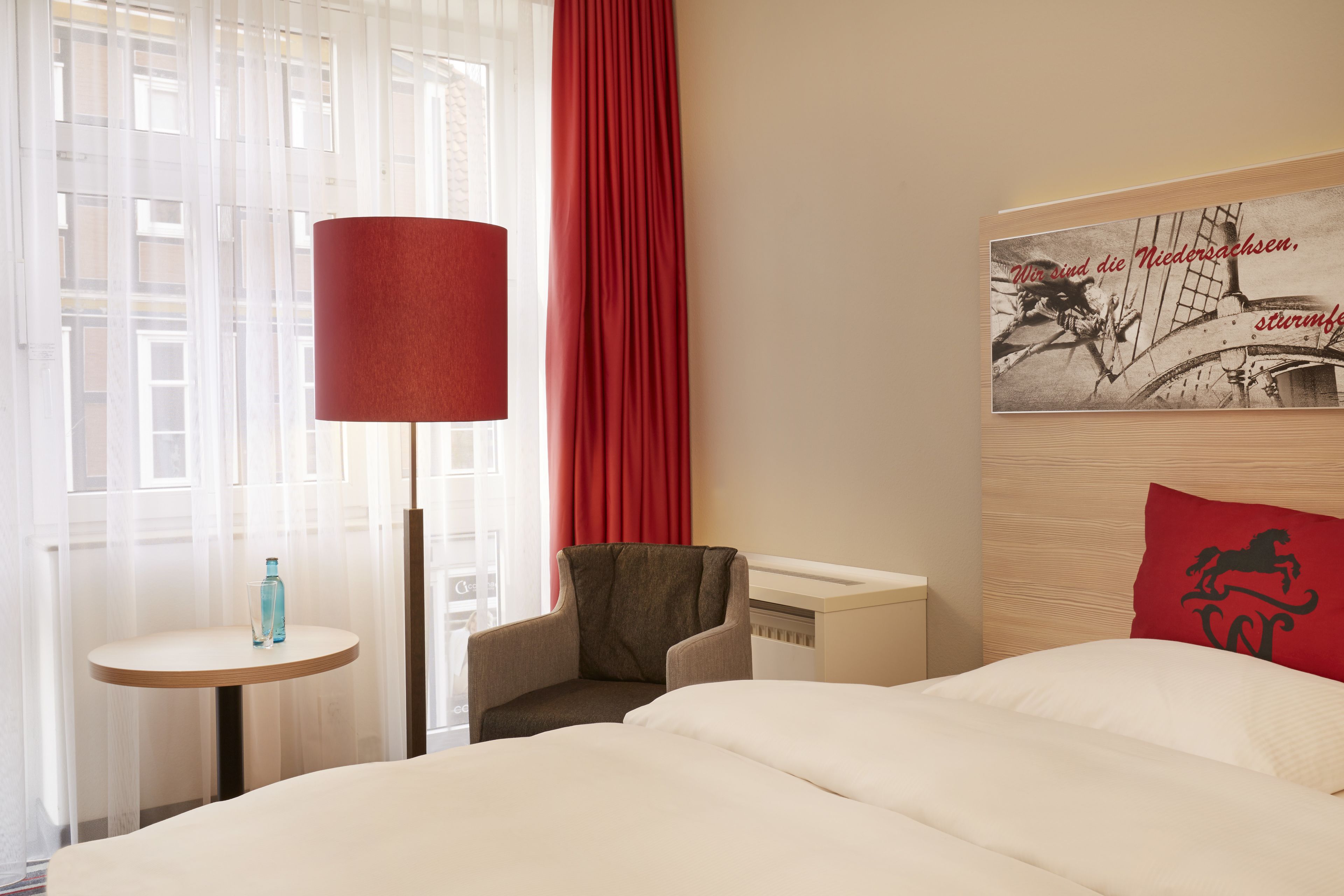 standard single room | in-room safe, desk, soundproofing, free wifi