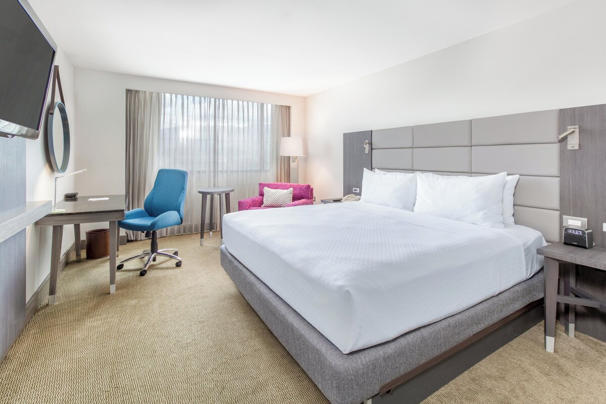 Chambre Standard, 1 très grand lit (High Floor) | Literie de qualité, lit avec matelas à plateau-coussin