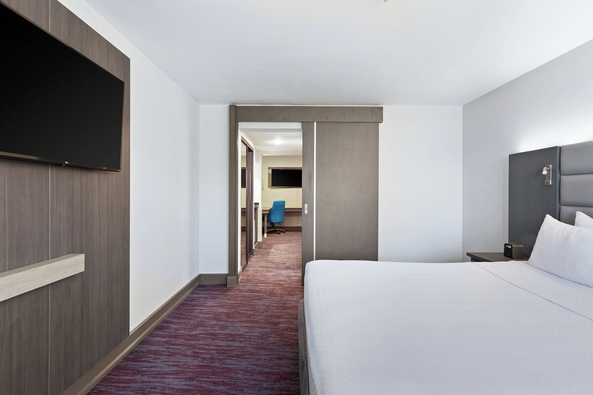 Chambre Prestige, 1 très grand lit | Literie de qualité, lit avec matelas à plateau-coussin