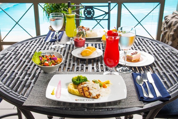2 restaurants; breakfast, lunch, and dinner served