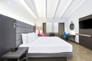 Standard Room, 1 King Bed, Club lounge access (Top Floor)