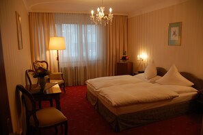Hypo-allergenic bedding, down comforters, minibar, in-room safe