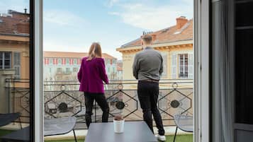 Chambre Supérieure, 1 lit double, terrasse | Literie de qualité supérieure, coffres-forts dans les chambres, bureau