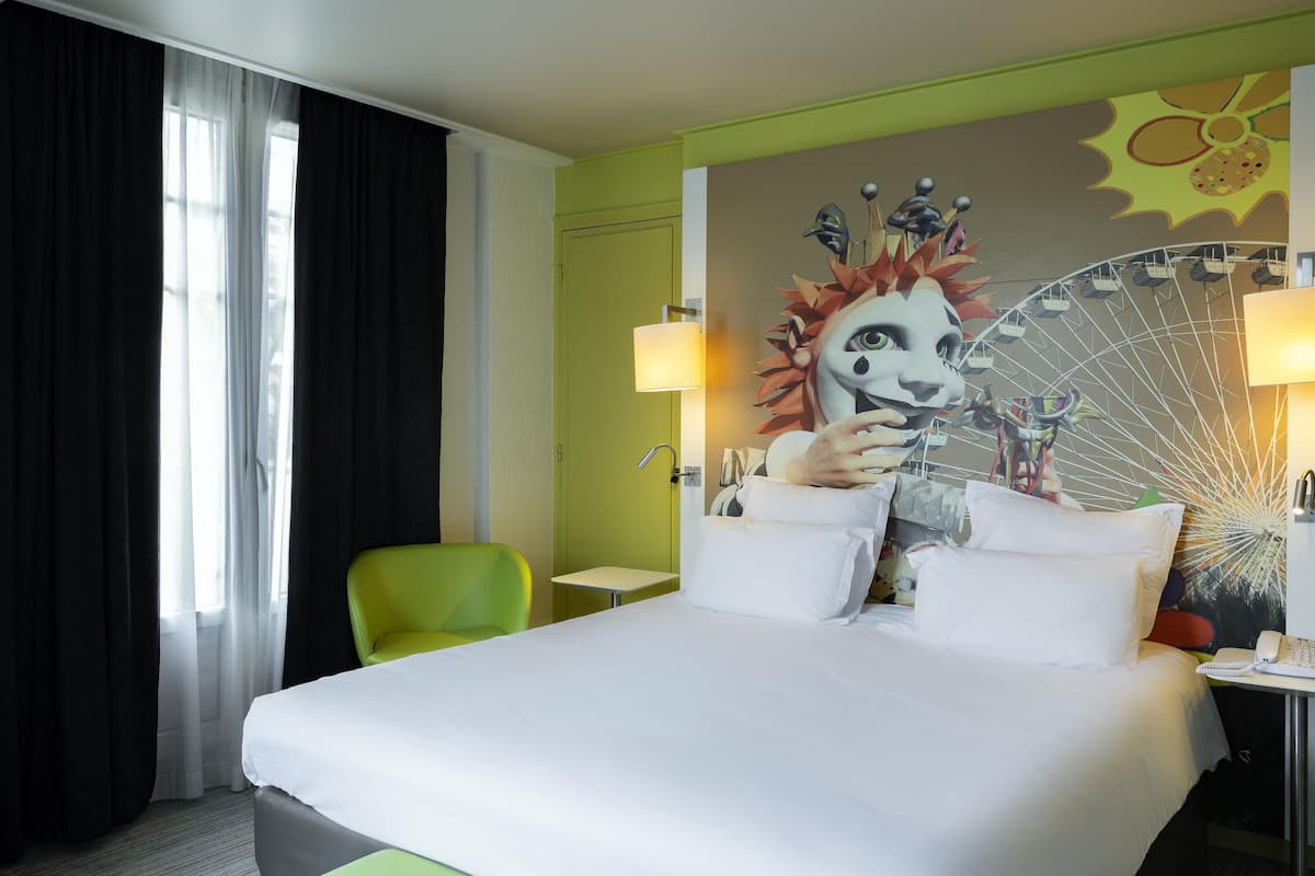 Classic Room, 1 Katil Kelamin (Double) | Peralatan tempat tidur premium, peti besi dalam bilik, meja