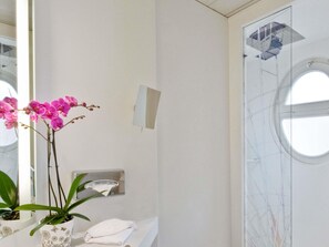 Premium bedding, in-room safe, desk, laptop workspace - Mercure Nice Centre Grimaldi (Nice)