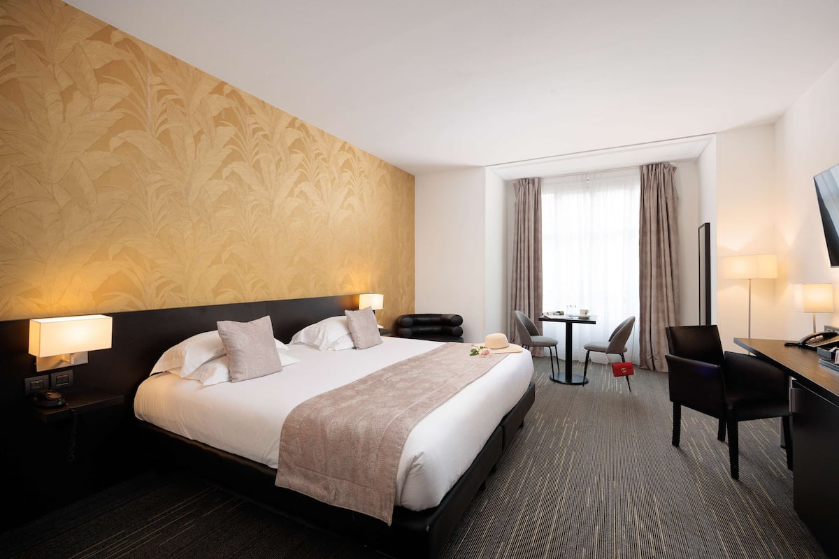 Phòng Superior, 1 giường cỡ king, không hút thuốc (Extra bed on request) | Bộ đồ giường cao cấp, minibar, két bảo mật tại phòng, bàn