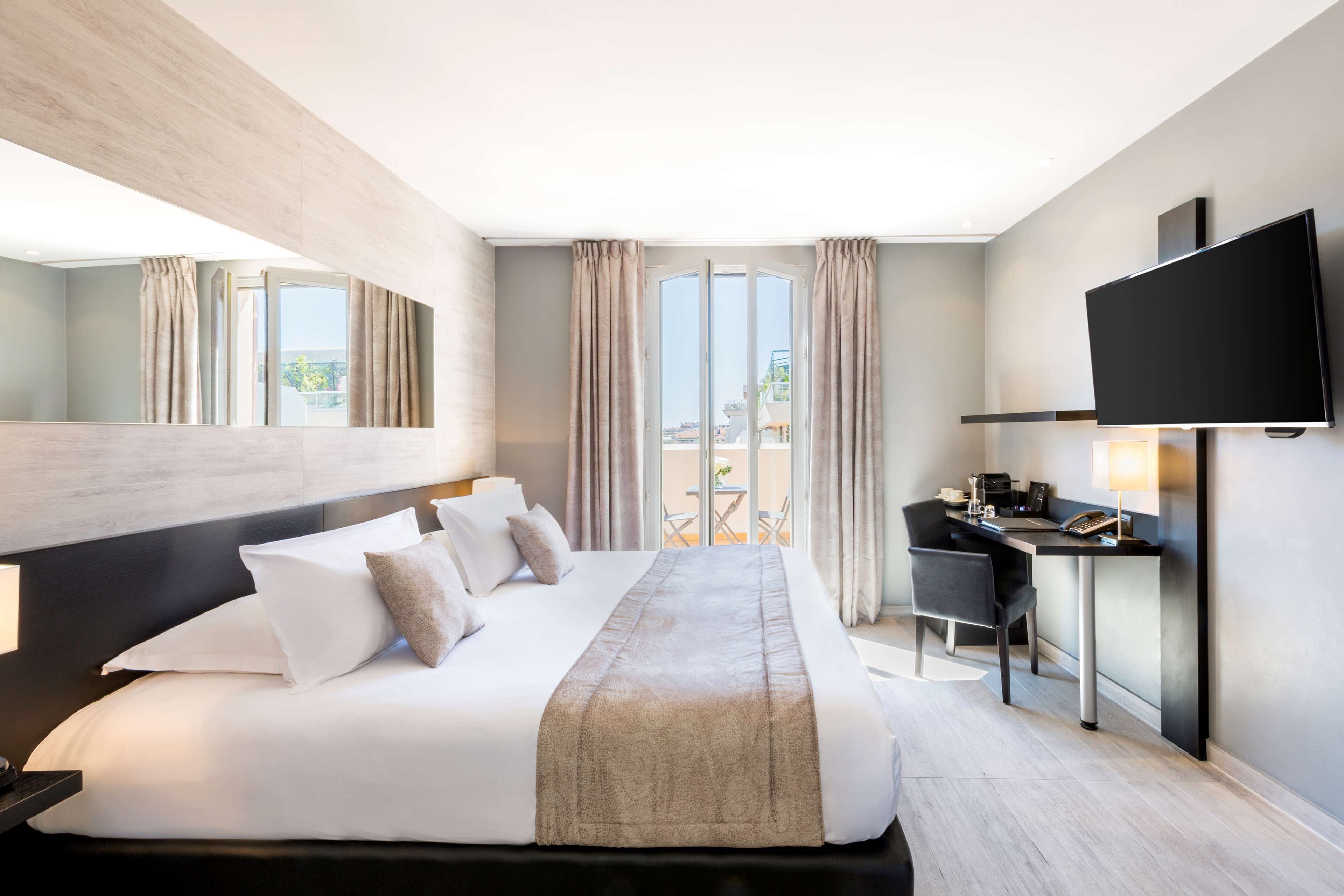 Chambre Deluxe, 1 très grand lit, non-fumeur, terrasse