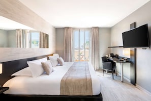 Deluxe Room, 1 King Bed, Non Smoking, Terrace