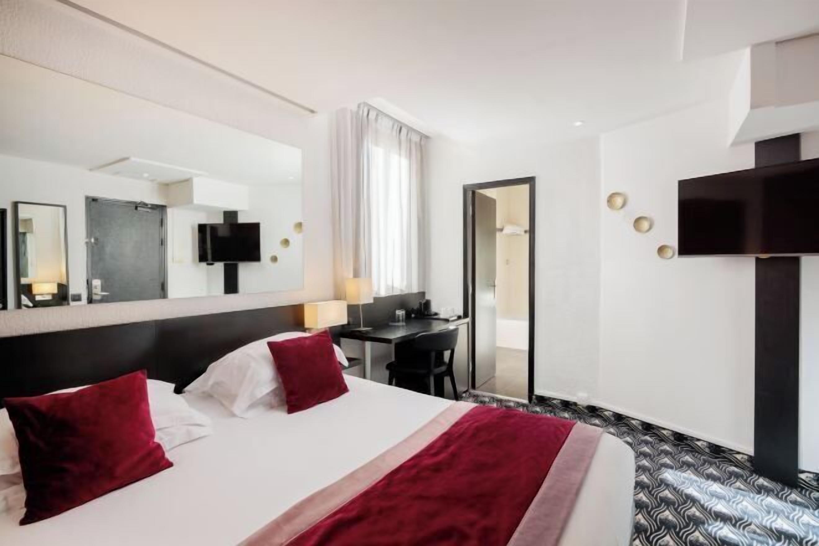 Hochwertige Bettwaren, Minibar, Zimmersafe, Schreibtisch