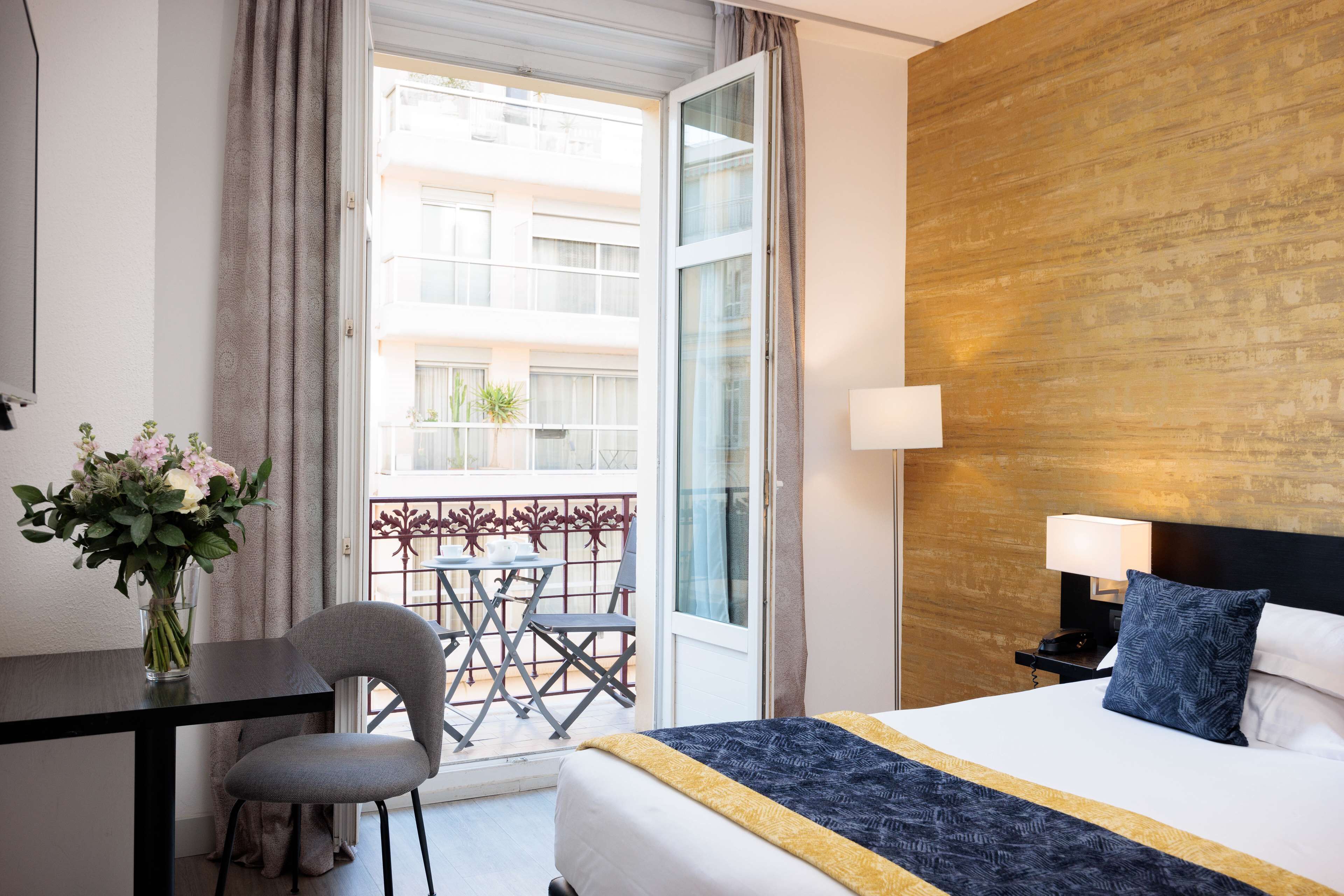 Habitación Deluxe, 1 cama King size, para no fumadores, balcón (Twin bed on request) | Ropa de cama de alta calidad y minibar 