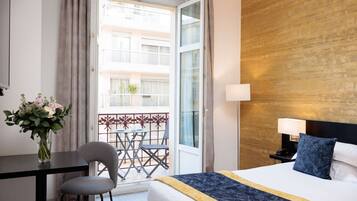 Chambre Deluxe, 1 trÚs grand lit, non-fumeurs, balcon (Twin bed on request) | Literie de qualité supérieure, minibar, coffres-forts dans les chambres