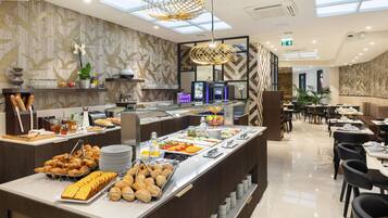 Petit déjeuner buffet (20 EUR par personne)