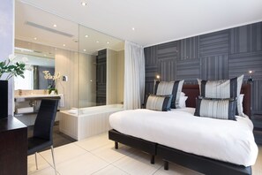 Junior Suite, 1 King Bed, Non Smoking, Terrace (Twin bed on request) | Premium bedding, minibar, in-room safe, desk