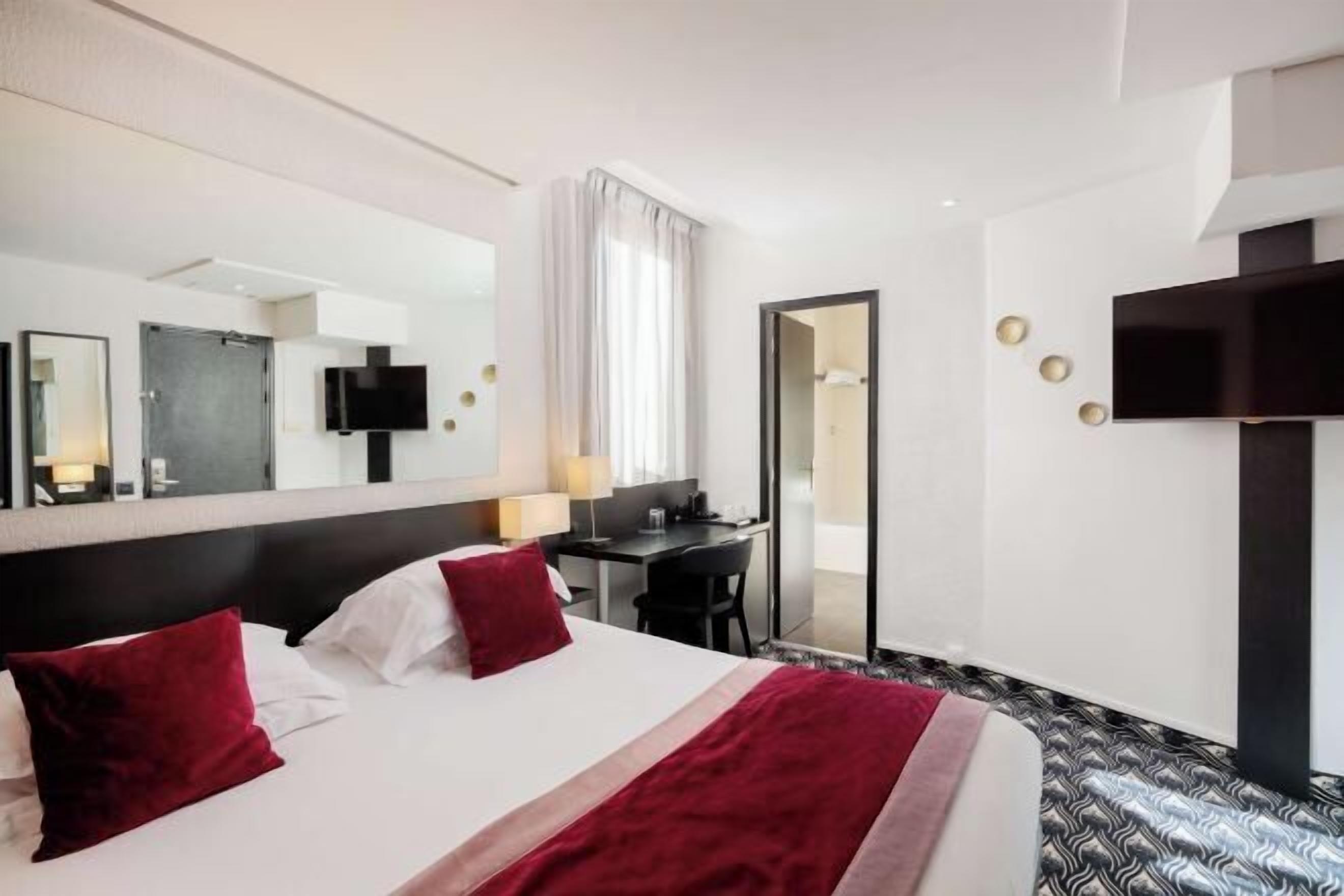 Hochwertige Bettwaren, Minibar, Zimmersafe, Schreibtisch