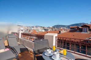 Chambre Deluxe, 1 très grand lit, non-fumeur, terrasse