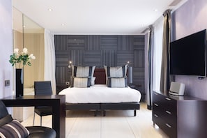 Junior Suite, 1 King Bed, Non Smoking, Terrace (Twin bed on request) | Premium bedding, minibar, in-room safe, desk