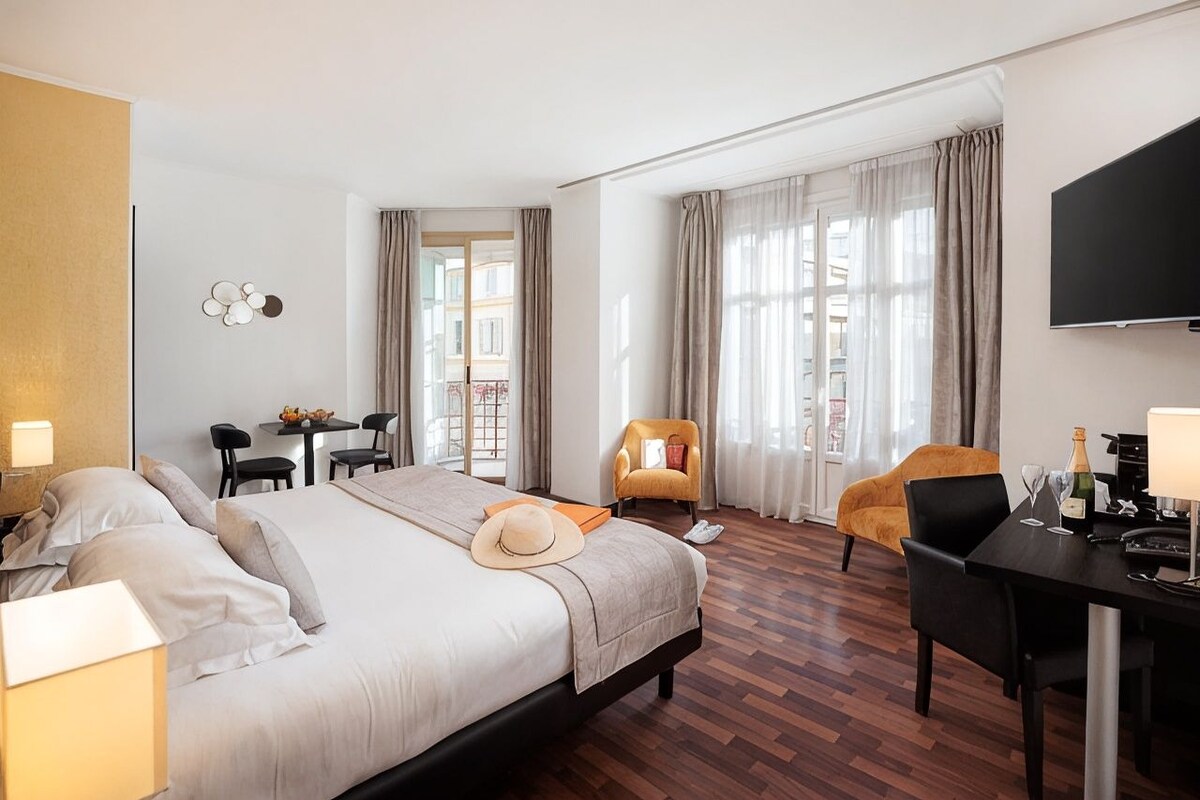 Premium bedding, minibar, in-room safe, desk