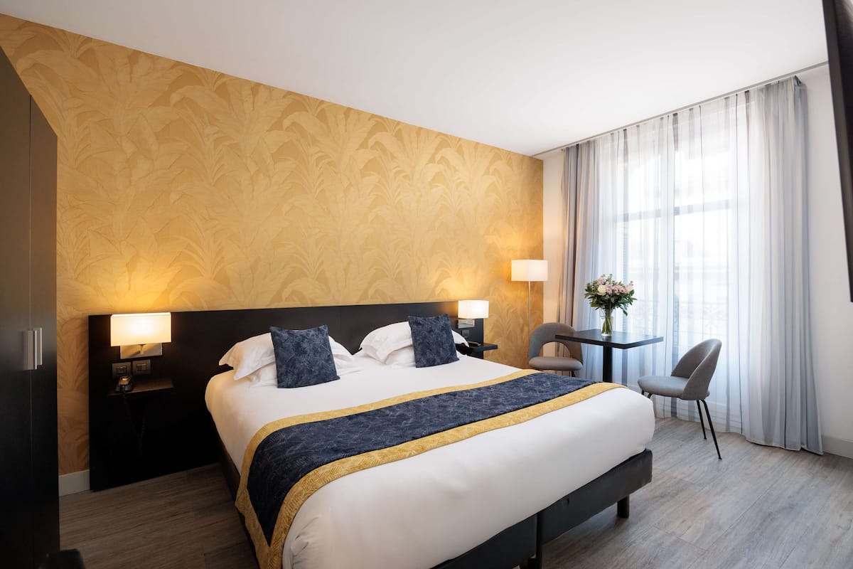 Phòng Superior, 1 giường cỡ king, không hút thuốc (Twin bed on request) | Bộ đồ giường cao cấp, minibar, két bảo mật tại phòng, bàn