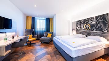 Premium Triple Room | Hypo-allergenic bedding, desk, laptop workspace, blackout drapes