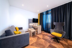Premium Quadruple Room | 1 bedroom, hypo-allergenic bedding, desk, laptop workspace