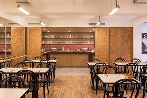 Daily continental breakfast (EUR 16 per person)