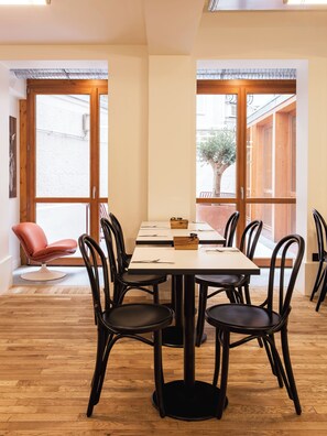 Daily continental breakfast (EUR 16 per person) - New Hotel Opera (Paris)