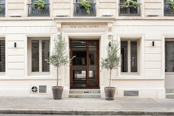 Front of property - New Hotel Opera (Paris)