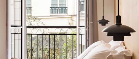 Superior Triple Room | 1 bedroom, desk, blackout drapes, soundproofing
