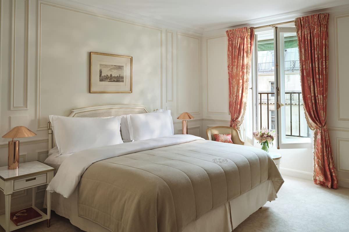 Suite (Pompadour) | Premium bedding, Select Comfort beds, minibar, in-room safe