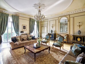 Presidential Apartment, Park View