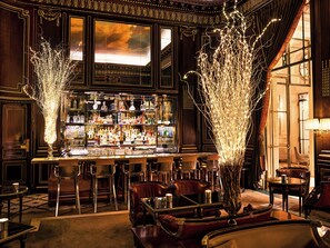 2 restaurants; lunch and dinner served  - Le Meurice - Dorchester Collection (Paris)