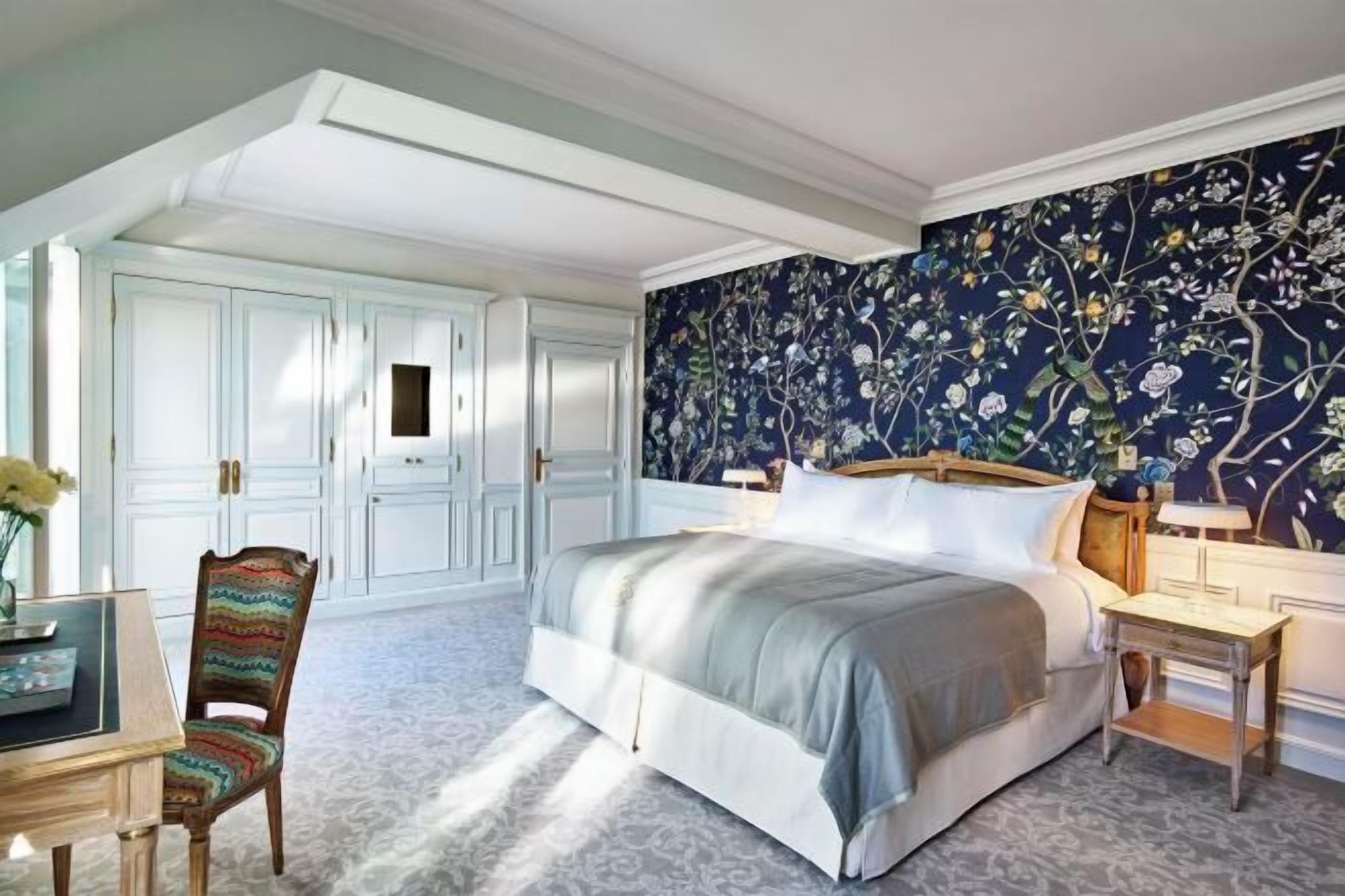 고급 침구, 셀렉트 컴포트 침대, 미니바, 객실 내 금고