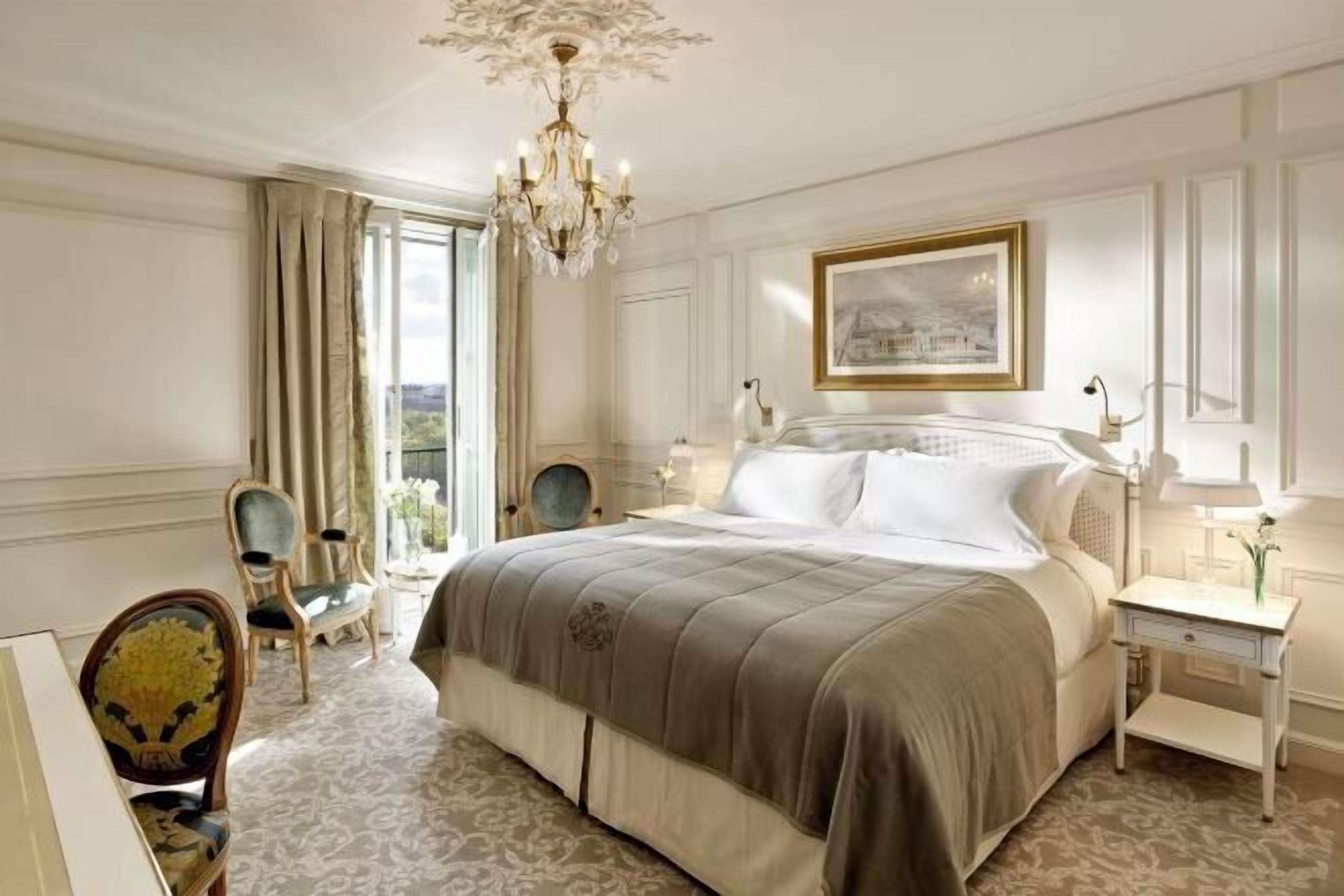 고급 침구, 셀렉트 컴포트 침대, 미니바, 객실 내 금고