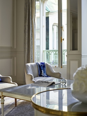 Suite Deluxe | Literie de qualité, lit avec matelas Select Comfort, minibar