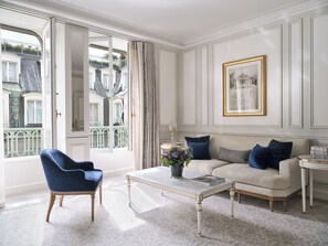 Ropa de cama de alta calidad, colchones Select Comfort y minibar 