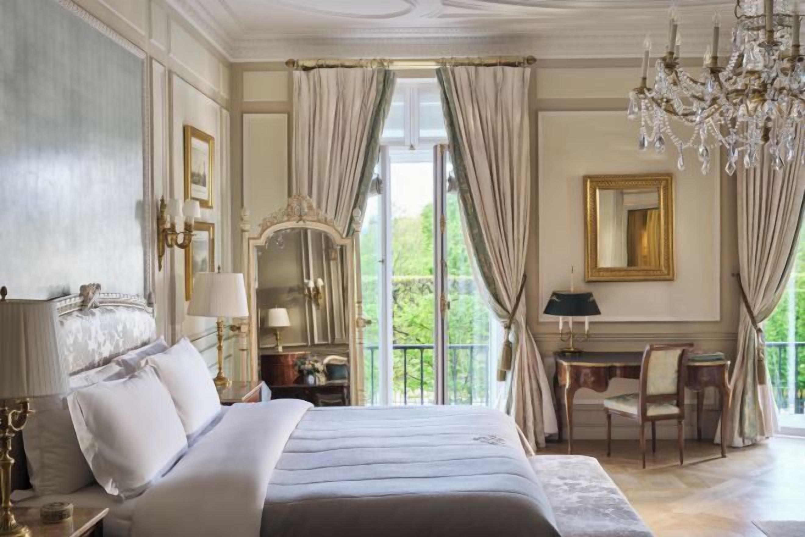 고급 침구, 셀렉트 컴포트 침대, 미니바, 객실 내 금고