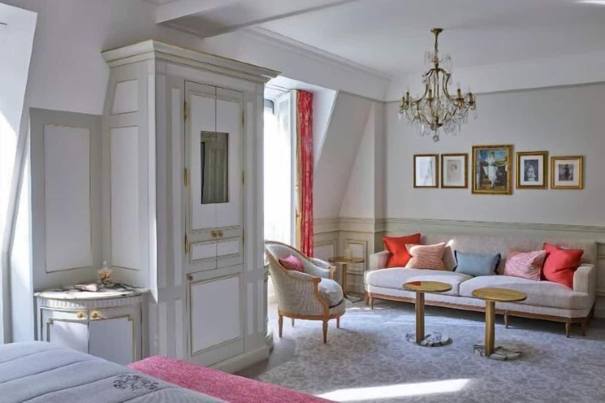 Ropa de cama de alta calidad, colchones Select Comfort y minibar