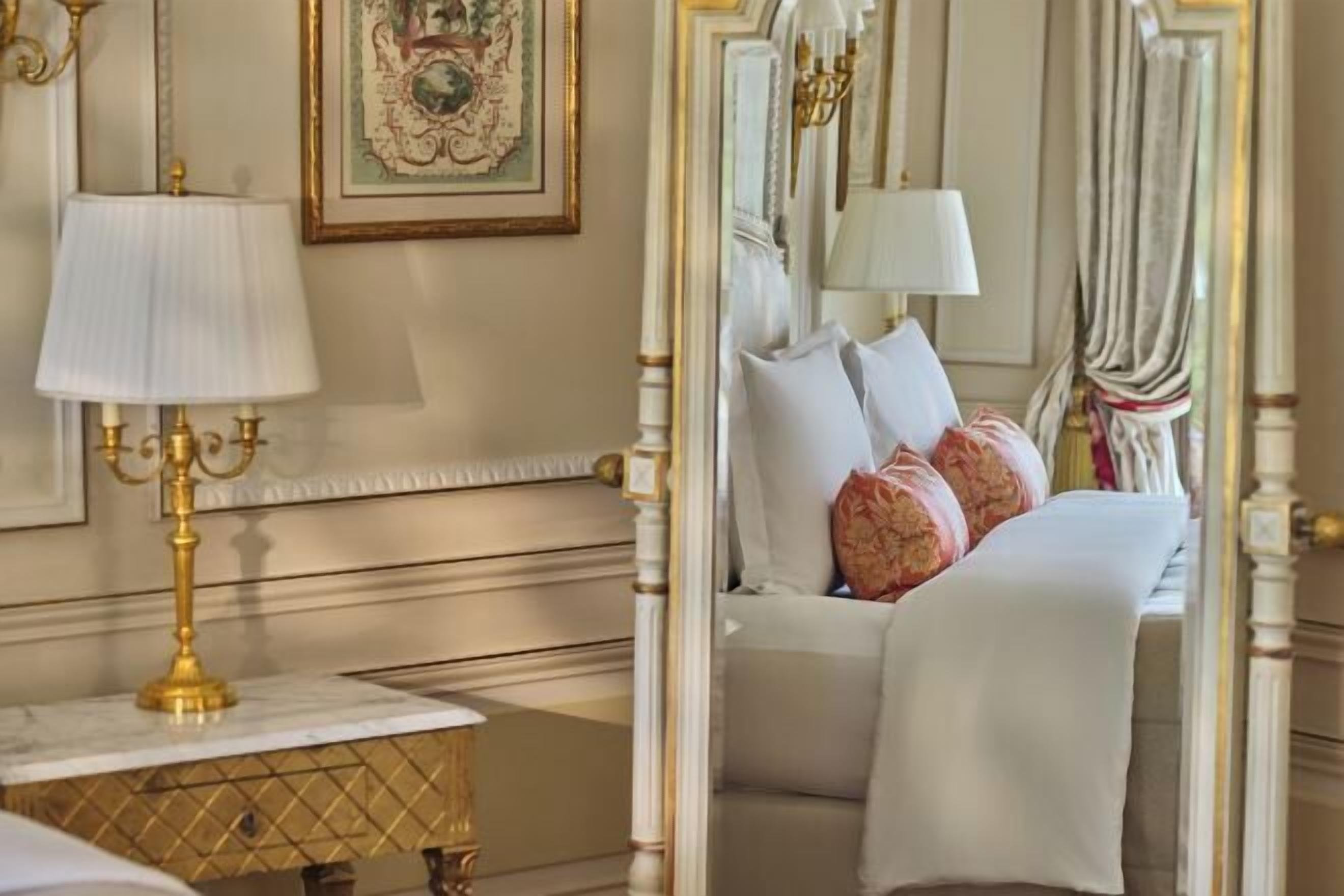 고급 침구, 셀렉트 컴포트 침대, 미니바, 객실 내 금고