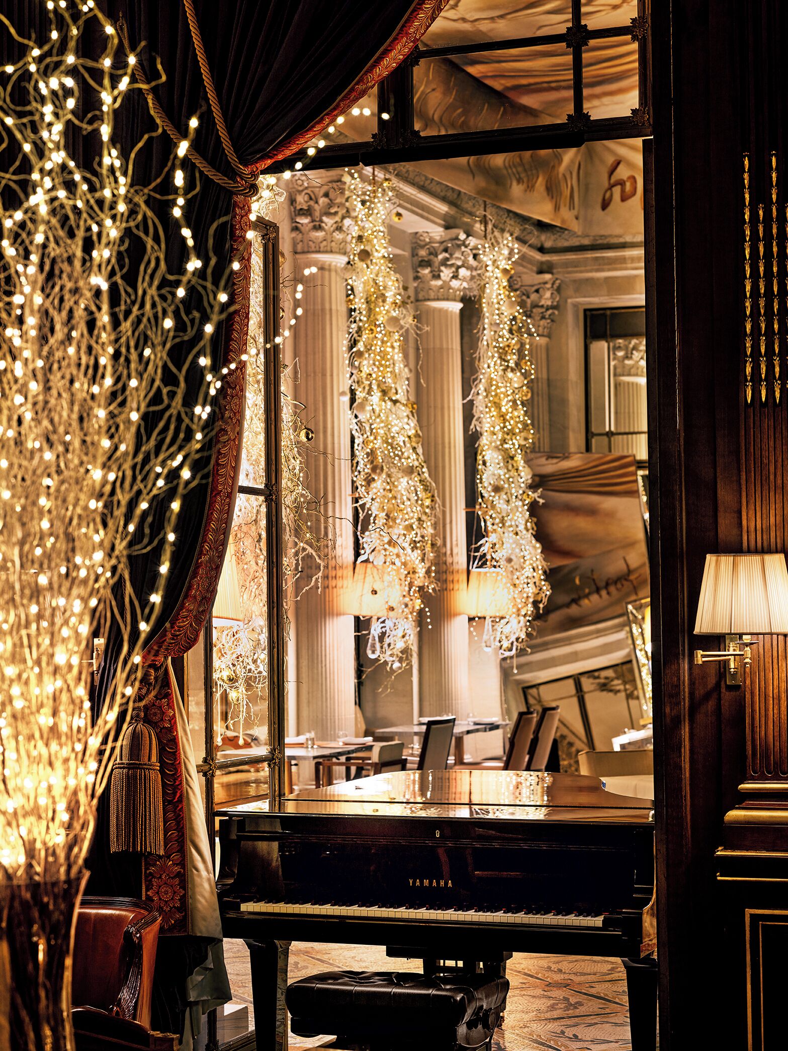 2 restaurants servant le déjeuner et le dîner, plats Cuisine française