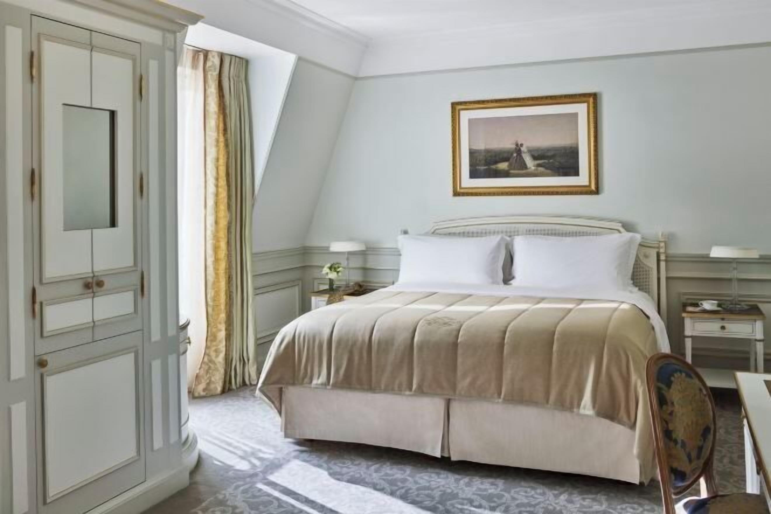 고급 침구, 셀렉트 컴포트 침대, 미니바, 객실 내 금고