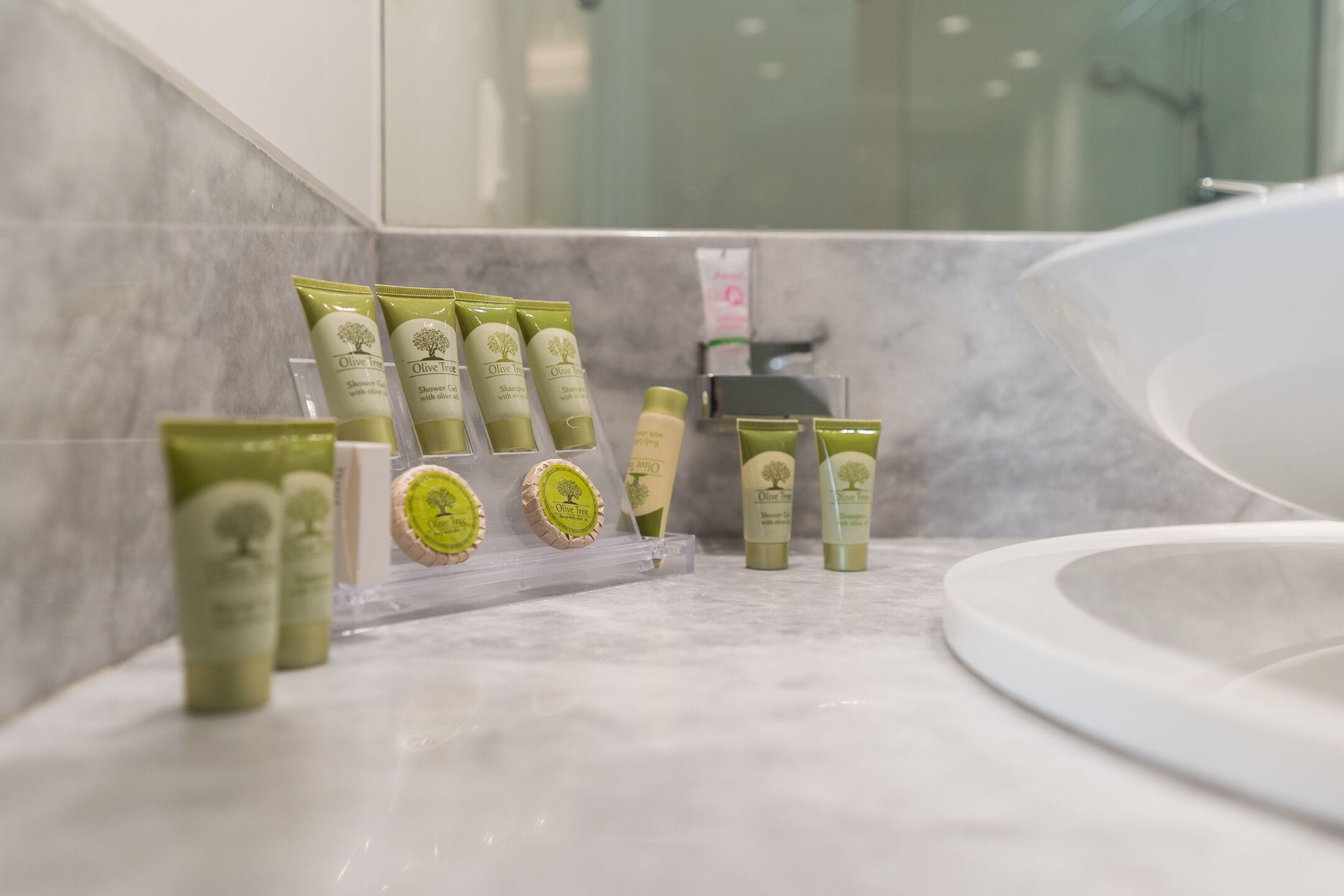 economy double room (internal courtyard view) | bathroom | eco-friendly toiletries, slippers