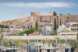 2 restaurants, breakfast, lunch, dinner served; Mediterranean cuisine