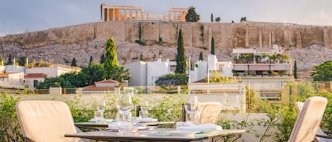 2 restaurants, breakfast, lunch, dinner served; Mediterranean cuisine