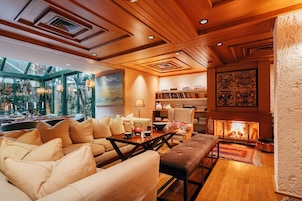 Área de estar no saguão